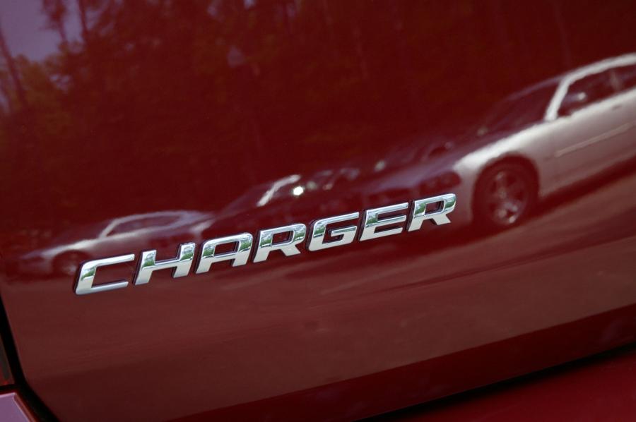  Dodge Charger R/T 2005 года  (фото 25 из 81)